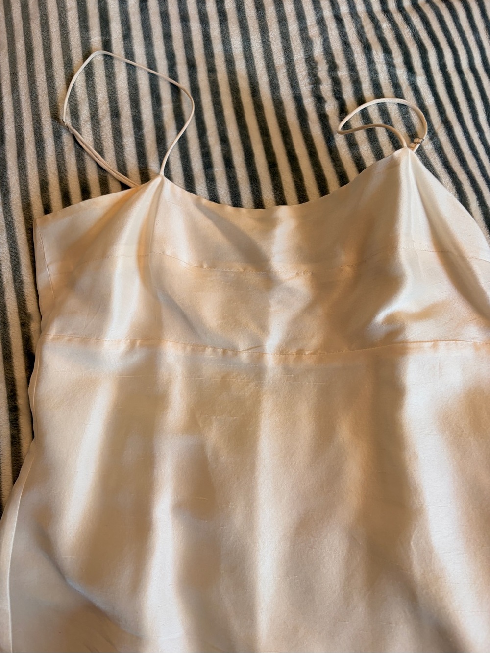 Réalisation par White Silk dress